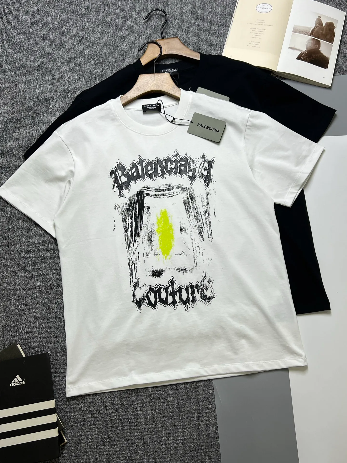 🔥🔥🔥 BALENCIAGA LOGO ， Retro Same Style T Versatile : Black White